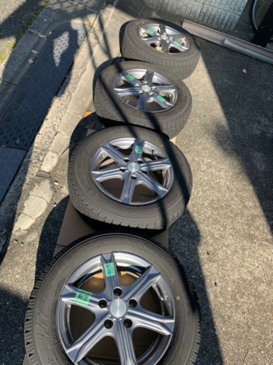 スタッドレスタイヤ極上品ホイール付き