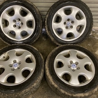 バリ山【格安】VW 純正 アルミホイール 16インチ スタッドレスタイヤ　205/55R16　 ニュービートル・ゴルフ4