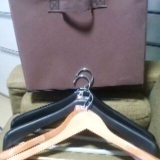 ハンガーと収納ボックス