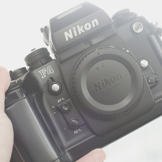 Nikon F4 プロ一眼レフフィルムカメラ 