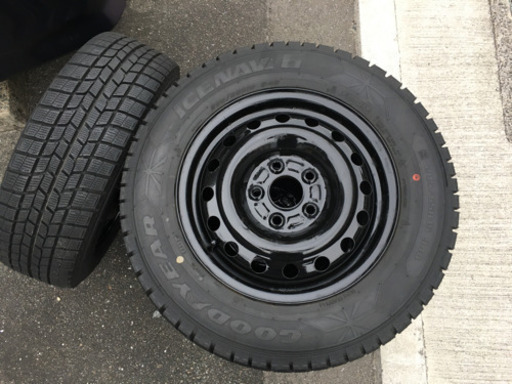 ほぼ新品2018年製スタッドレス ICE Navi6 205/65R15スチールホイール付