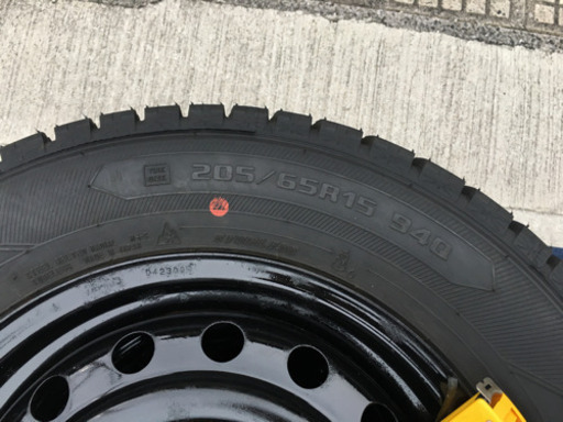 ほぼ新品2018年製スタッドレス ICE Navi6 205/65R15スチールホイール付