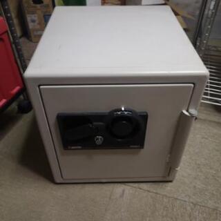 【至急】金庫 ダイヤル式 セントリー  耐火金庫 W3427