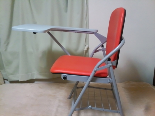 折りたたみクッション椅子　テーブル付