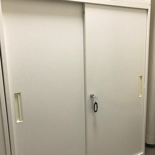 【引取限定】二段式キャビネット差し上げます。の画像