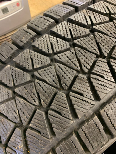 8〜9分山　265/70R16 4本ブリジストンDM-V1と1本だけV2