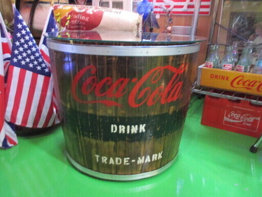 【オリジナル・リメイク作品】 樽型 テーブル／コカコーラ・家具・インテリア