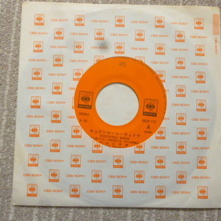 【花の中3トリオ！】昭和のシングルレコード　山口百恵　「ロックンロール・ウィドウ/アポカリプス・ラブ」 ♪						の画像