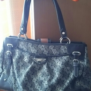 ピンキー&ダイアンの大き目ロゴバック☆タッセル付き（中古、合皮は...