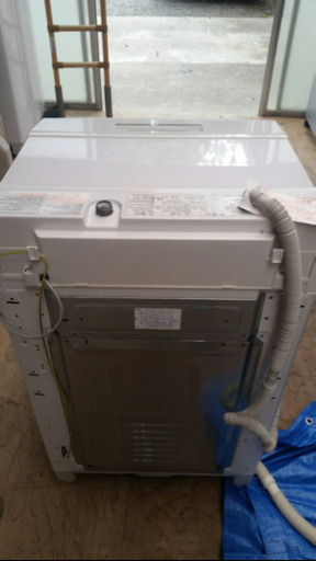 2016年製 超美品 東芝 7㎏「マジックドラム」ガラストップデザイン。「ザブーン洗浄」洗濯機 AW-7D5