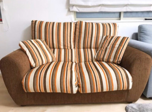 ニトリ2人掛けソファ(クッション×2付属)