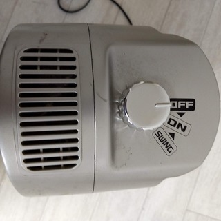 小型のハロゲンヒーター首振り機能付きの画像