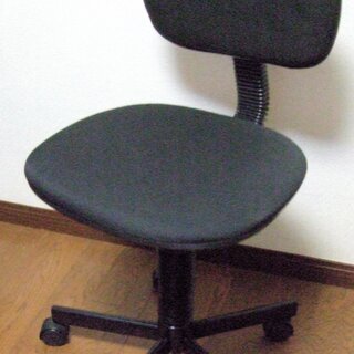昇降式のキャスター付きチェア　デスクチェア　1