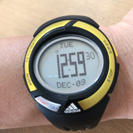 アディダス　腕時計　レフェリーエリート2