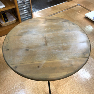 アンティークなコーヒーテーブルの画像