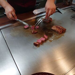 武庫之荘の赤身肉ステーキ専門店！笑顔で元気なスタッフ募集！の画像