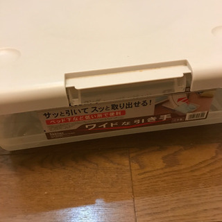 縦長の収納ケース3つの画像