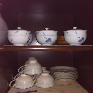 ほとんど使っていない食器、差し上げます。