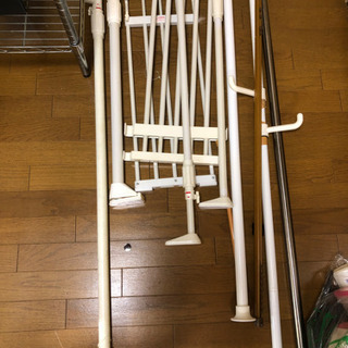 つっぱり棚、つっぱり棒