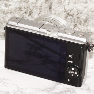 ★極上美品＆Wifiでスマホ転送★ニコン J4 レンズキット プラチナシルバーの画像