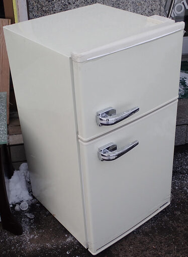 札幌市 A-STAGE 85L 2ドアレトロ冷蔵庫 WRD-2090W 2018年製 中古