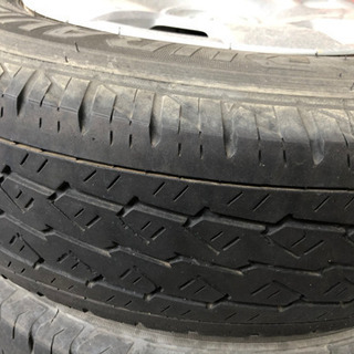 ハイエース　純正タイヤ　お値引き可能の画像
