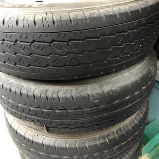 ハイエース　純正タイヤ　お値引き可能の画像