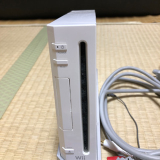【中古】Wii本体一式とリモコン3台とソフト3本セットの画像