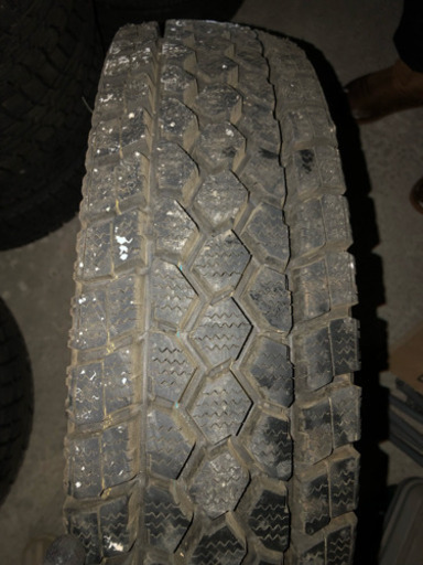 バリ溝 、スタッドレス、大型トラックタイヤあります！！！