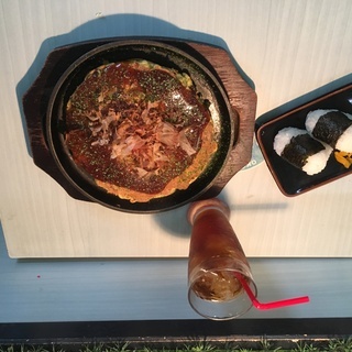 飲食店(お好み焼き)でのホールスタッフ募集