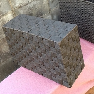 【値下げ半額300円に】アジアン家具の小物入れ、バスケット・籠 細目タイプの画像