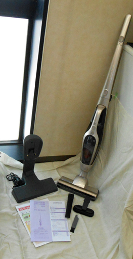 2019年製 日立 充電式コードレス掃除機 PV-BE200 スティッククリーナー 2in1 シャンパンゴールド HITACHI  ☆ PayPay(ペイペイ)決済可能 ☆ 札幌市 清田区 平岡