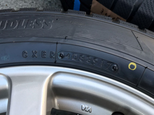 未使用品 TOYOトーヨー トランパスTX スタッドレスタイヤ 215/60R17 96Q 2017年製 アルミホイール 17×7J 5穴 キズ無し美品