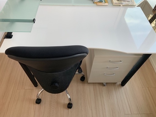 【明日まで限定価格】机、引き出し、椅子の3点セット☆