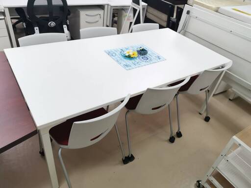 6人用のミーティングテーブルチェアセット