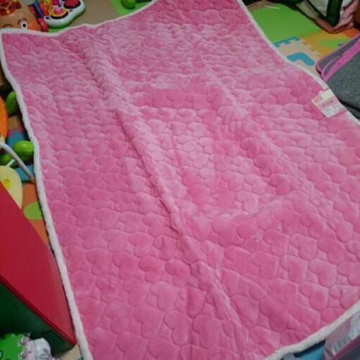 （受付終了）カーペット♥柄★未使用★130×190ご覧いただきありがとうございました