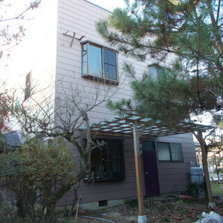 仲介料無　笠間市来栖　工場付住宅　セット価格15万（税別）　住宅9DK（建物面積196.04㎡）　井戸水　　車庫有　工場にはキュービクル・クレーン有　の画像