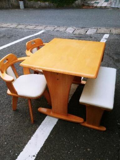 お値打ち!  ダイニングテーブル