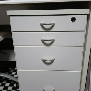 学習机（机、椅子、移動可能なキャビネット）セット差し上げますの画像