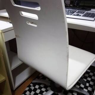 学習机（机、椅子、移動可能なキャビネット）セット差し上げますの画像