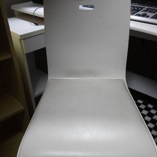 学習机（机、椅子、移動可能なキャビネット）セット差し上げますの画像