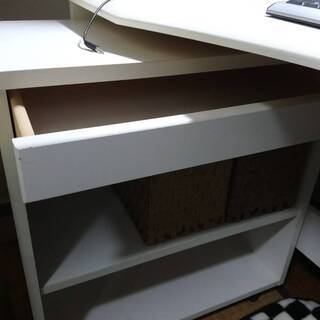 学習机（机、椅子、移動可能なキャビネット）セット差し上げますの画像
