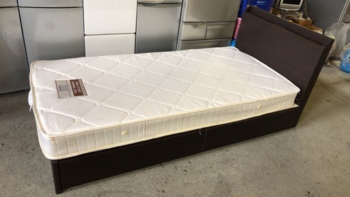 ダークブラウン　引出付きシングルベッド　コンセント　USB付