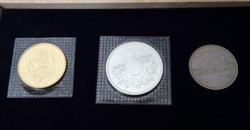 未使用★希少★天皇陛下御在位六十年記念貨幣★昭和六十一年★十万円金貨/一万円銀貨/五百円硬貨 セット