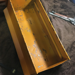 《〆切》天板山型工具箱（スチール製）の画像
