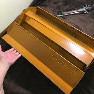 《〆切》天板山型工具箱（スチール製）の画像