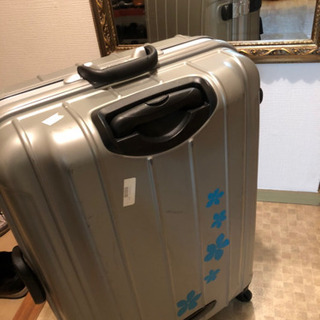 ソファ、マットレス、棚、スーツケース すべて譲りますの画像