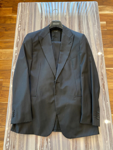 ジョルジオアルマーニのメンズスーツ