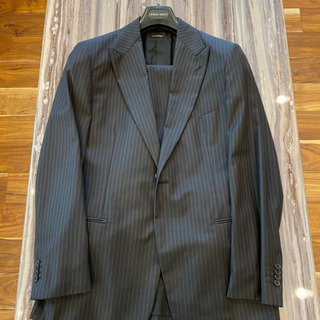 ジョルジオアルマーニのメンズスーツ