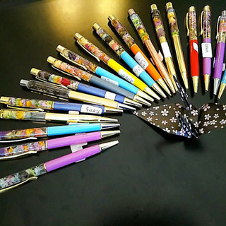 （松島）金箔入りハーバリウムボールペン作りの画像